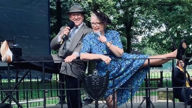EPISODE 2 of 3 -  VE 80 1940'S WARTIME SONGS  LIVE PIANO / UKE SING-ALONG WITH 'FOLLOW ALONG' LYRICS - Time 14m:51s