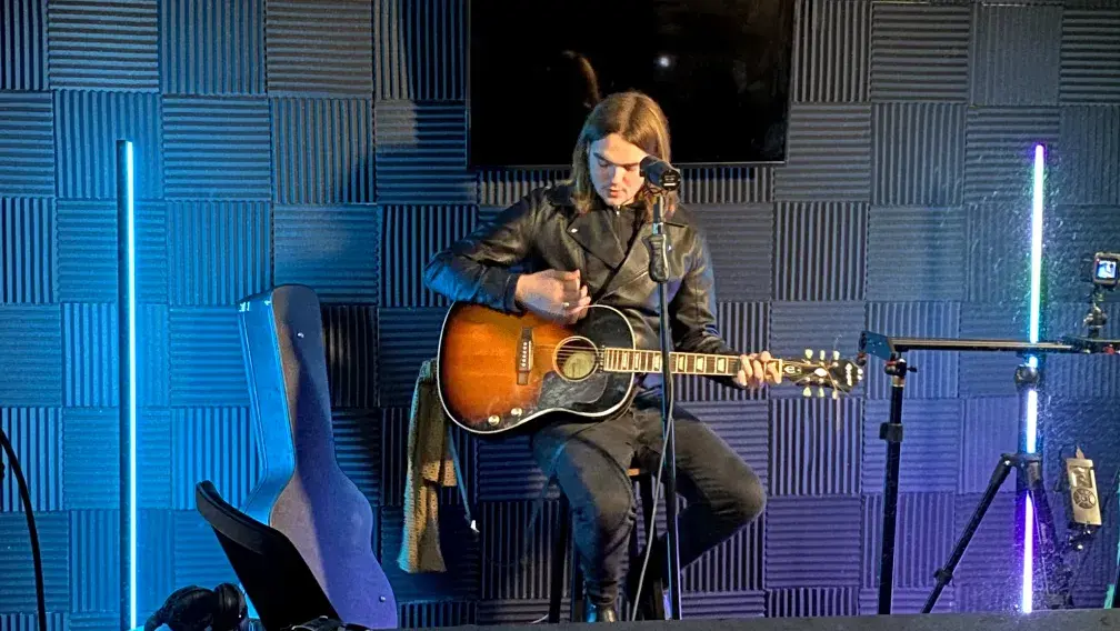 How to set up a live stream so I can use my guitar and microphone.