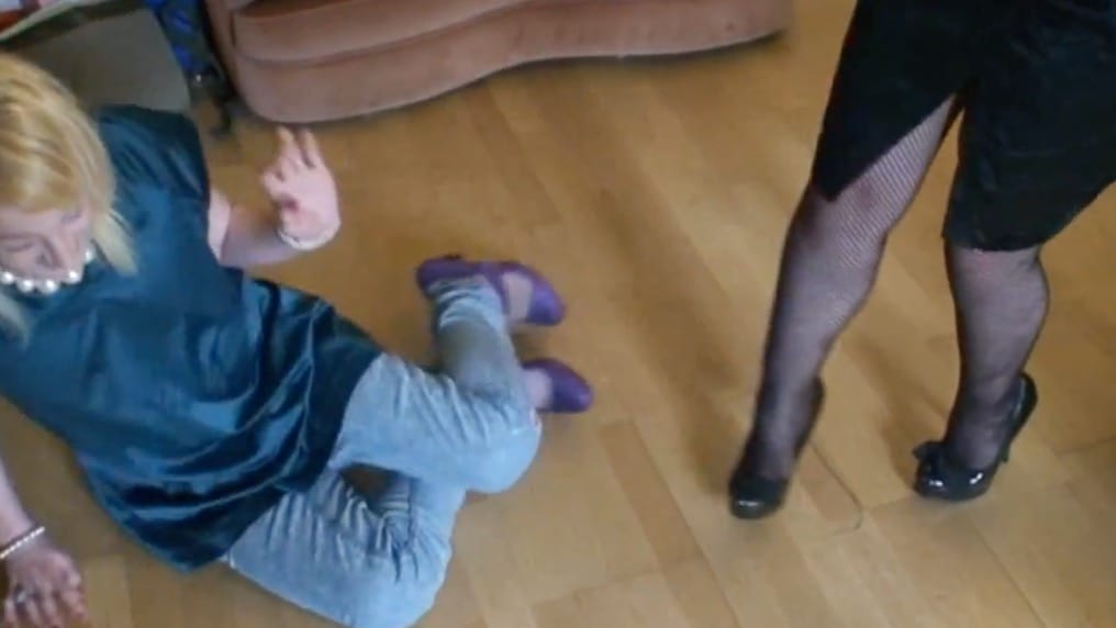 Troublw With Bully Dr by Sarnia de la Maré's Video