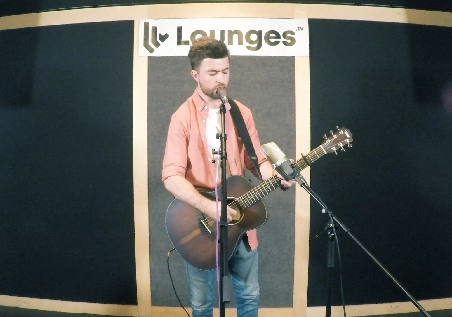 Daniel McGuinness Lounges Live Session