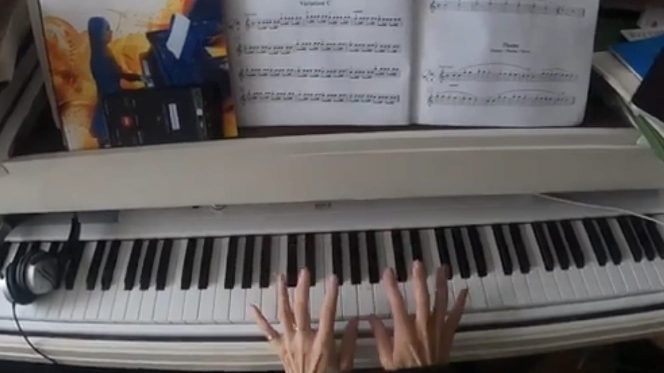 Suzuki Piano School Twinkle Little Star Theme with Sarnia de la MaRe FRSA