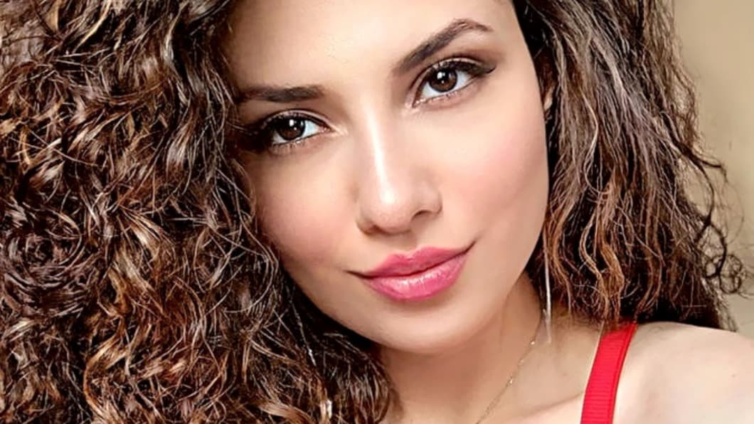 Giulia Mihai's Live Stream-Deep house original songs