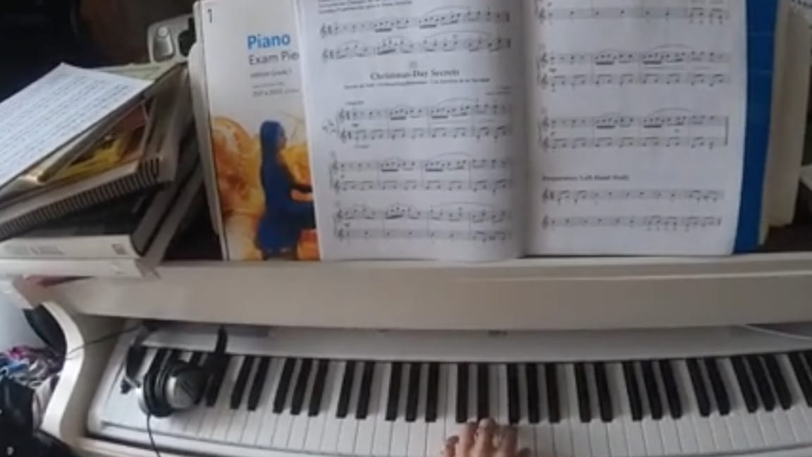 Suzuki Piano Book One Christmas Song Left Hand free lesson with Sarnia de la Mare FRSA