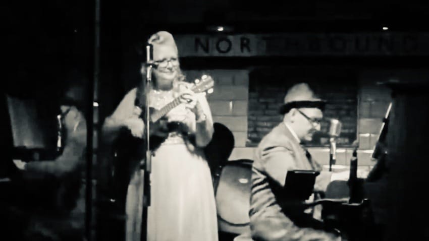 EPISODE 1 of 3 - VE 80 1940's WARTIME SONGS LIVE PIANO / UKE SING-ALONG WITH 'FOLLOW ALONG' LYRICS - Time 15m:14s