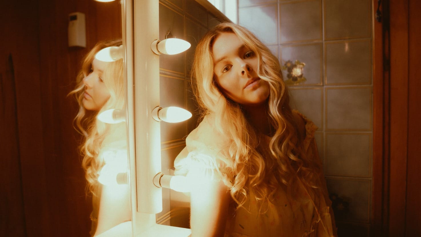 Bailey Tomkinson: Coastal Country-Pop Live Session