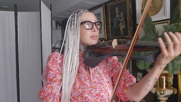 Viola bow and position