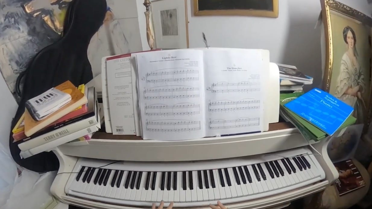 Suzuki Piano Method Book 1 Honey Bee free lessons with Sarnia de la Maré FRSA